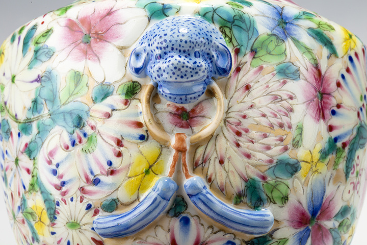 古玩陶瓷民國·粉彩百花不落地紋獸耳盤口瓶真品鑒賞圖