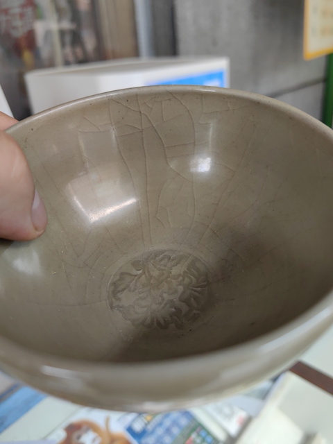 古玩陶瓷龍泉青瓷黃釉茶碗真品鑒賞圖