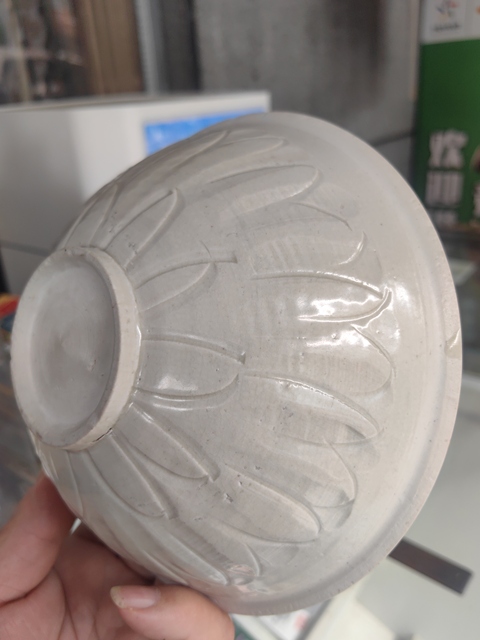 古玩陶瓷青白釉刻仰蓮紋碗真品鑒賞圖