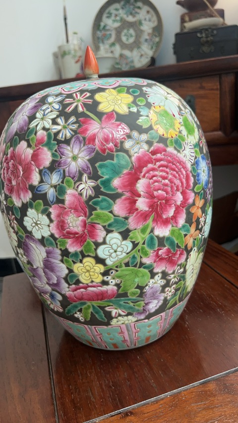 古玩陶瓷清晚期 墨地百花蓋罐真品鑒賞圖
