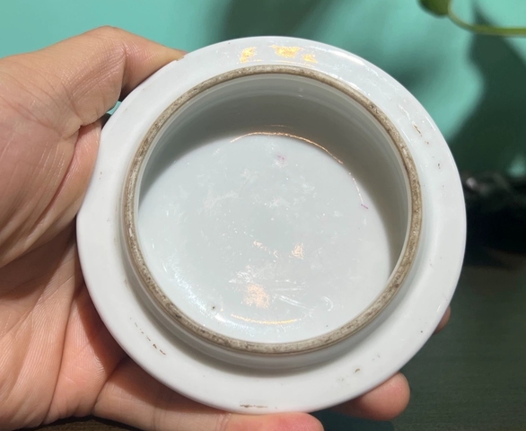 古玩陶瓷蝶紋粉彩水呈真品鑒賞圖