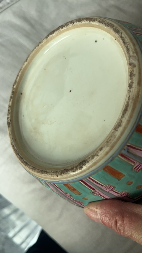 古玩陶瓷清晚期 墨地百花蓋罐真品鑒賞圖