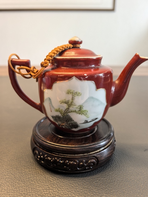 古玩陶瓷珊瑚紅開光淺絳彩茶壺真品鑒賞圖
