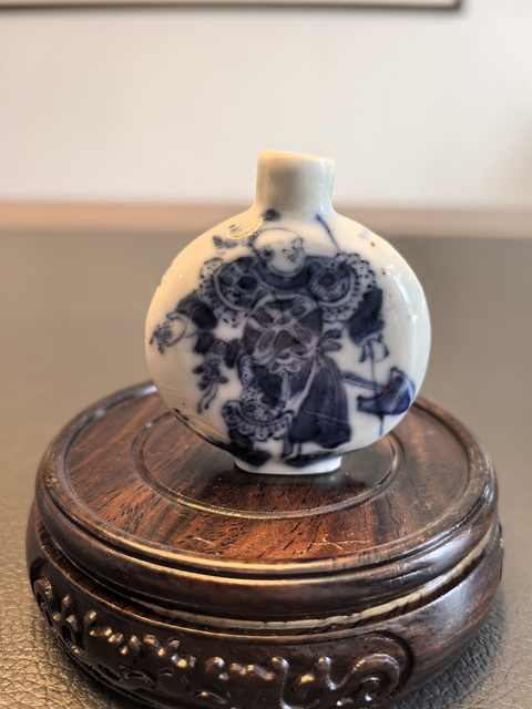 古玩陶瓷青花無雙譜人物鼻煙壺真品鑒賞圖