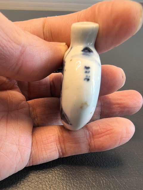 古玩陶瓷青花無雙譜人物鼻煙壺真品鑒賞圖