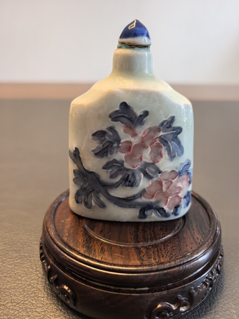 古玩陶瓷青花釉里紅花鳥紋鼻煙壺真品鑒賞圖