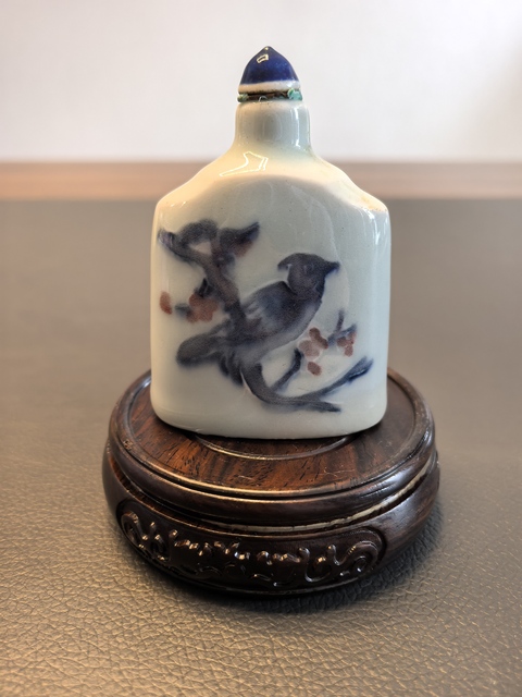 古玩陶瓷青花釉里紅花鳥紋鼻煙壺真品鑒賞圖