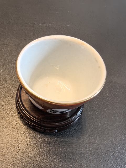 古玩陶瓷珊瑚紅開光粉彩花卉紋杯真品鑒賞圖