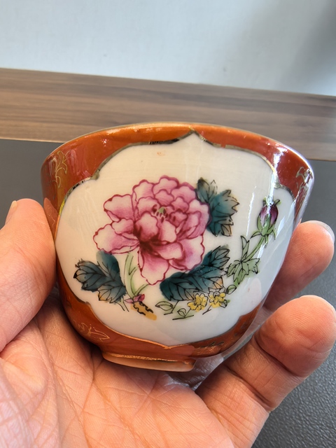古玩陶瓷珊瑚紅開光粉彩花卉紋杯真品鑒賞圖