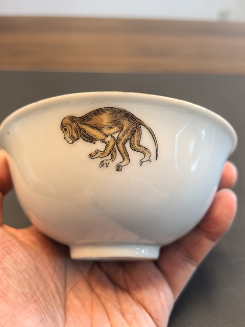 古玩陶瓷礬紅彩輩輩侯紋茶碗真品鑒賞圖