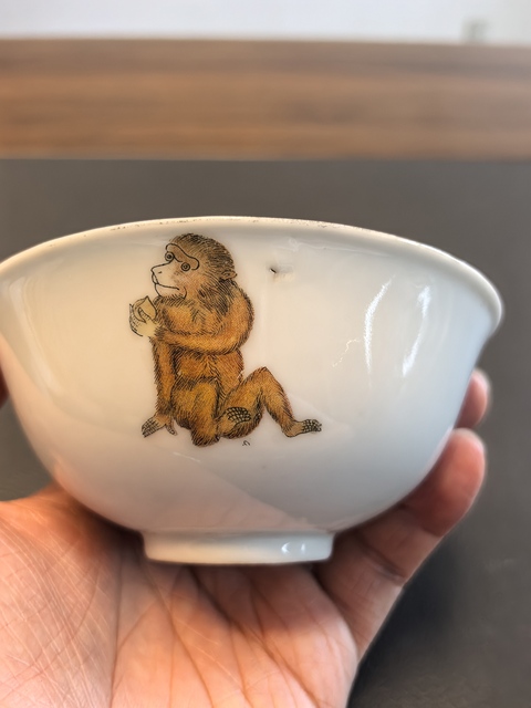 古玩陶瓷礬紅彩輩輩侯紋茶碗真品鑒賞圖