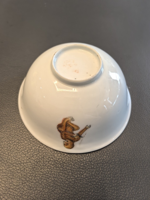 古玩陶瓷礬紅彩輩輩侯紋茶碗真品鑒賞圖