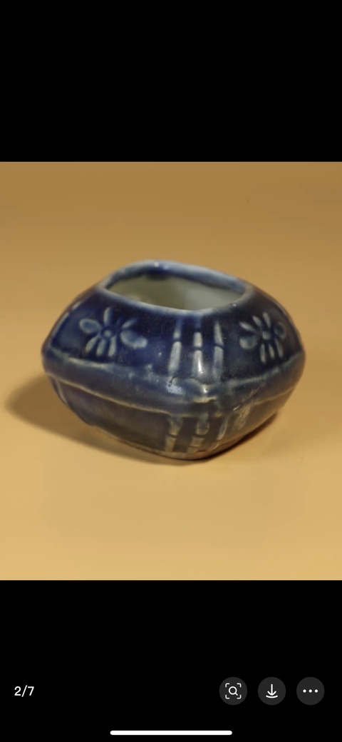 古玩陶瓷霽藍(lán)釉花卉紋水盂真品鑒賞圖