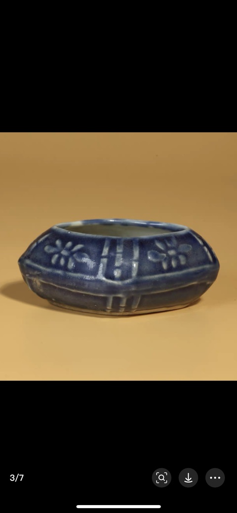 古玩陶瓷霽藍(lán)釉花卉紋水盂真品鑒賞圖