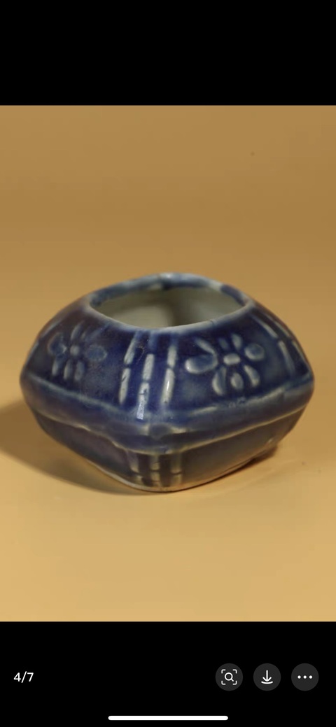 古玩陶瓷霽藍(lán)釉花卉紋水盂真品鑒賞圖