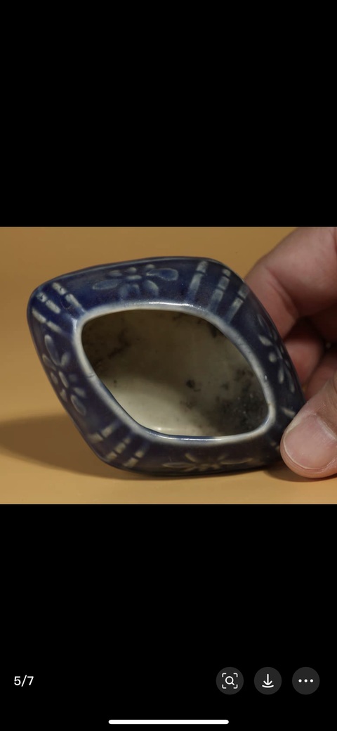 古玩陶瓷霽藍(lán)釉花卉紋水盂真品鑒賞圖