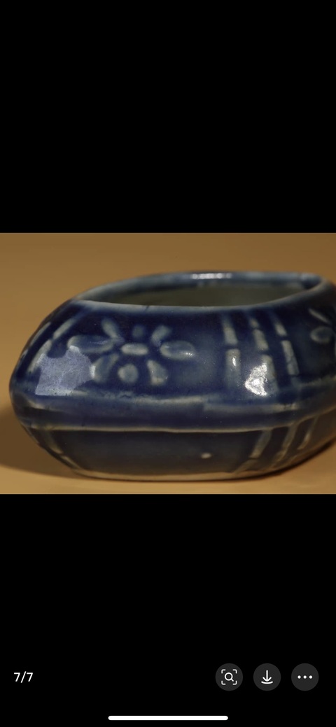 古玩陶瓷霽藍(lán)釉花卉紋水盂真品鑒賞圖