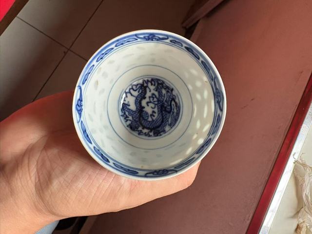 古玩陶瓷青花玲瓏瓷杯真品鑒賞圖