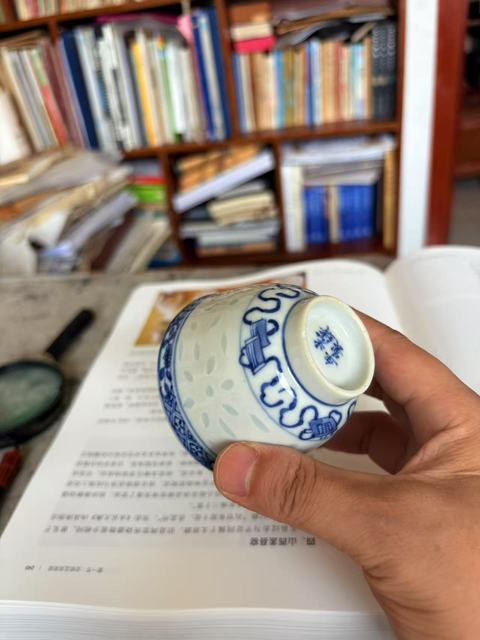 古玩陶瓷青花玲瓏瓷杯真品鑒賞圖