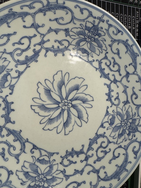 古玩陶瓷青花淡描花卉紋盤真品鑒賞圖