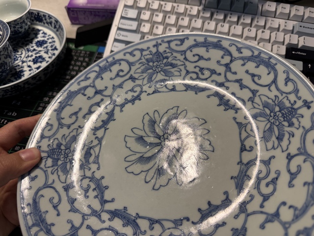 古玩陶瓷青花淡描花卉紋盤真品鑒賞圖