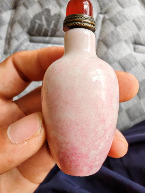 古玩陶瓷清中晚期 鱔魚血哥釉鼻煙壺真品鑒賞圖