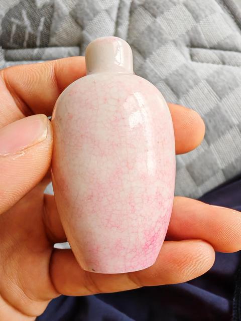 古玩陶瓷清中晚期 鱔魚血哥釉鼻煙壺真品鑒賞圖