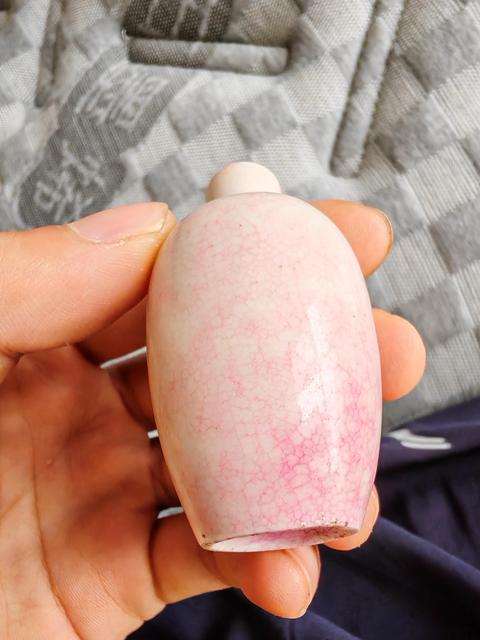 古玩陶瓷清中晚期 鱔魚血哥釉鼻煙壺真品鑒賞圖