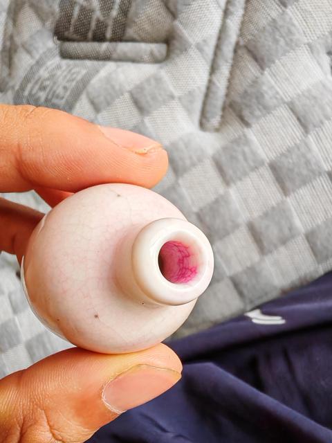 古玩陶瓷清中晚期 鱔魚血哥釉鼻煙壺真品鑒賞圖