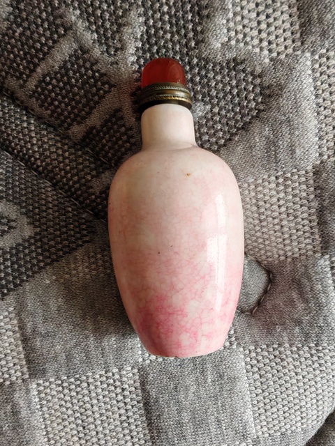 古玩陶瓷清中晚期 鱔魚血哥釉鼻煙壺真品鑒賞圖