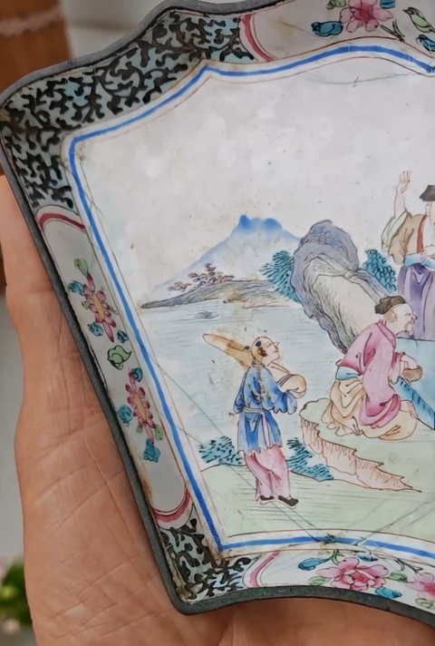 古玩陶瓷乾隆銅胎畫琺瑯攢盤真品鑒賞圖