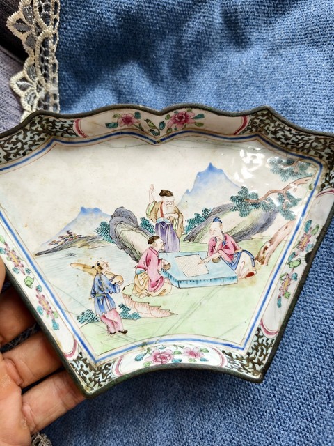 古玩陶瓷乾隆銅胎畫琺瑯攢盤真品鑒賞圖
