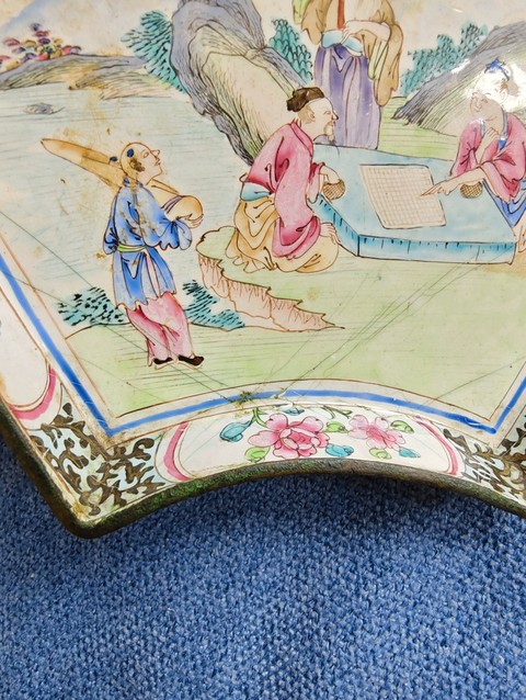 古玩陶瓷乾隆銅胎畫琺瑯攢盤真品鑒賞圖