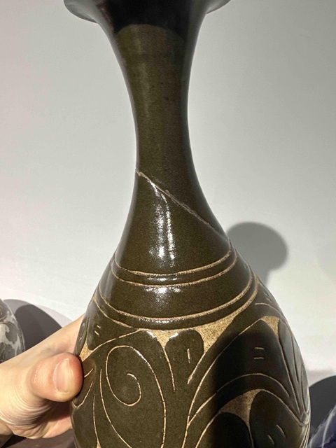 古玩陶瓷宋金黑釉剃刻玉壺春真品鑒賞圖