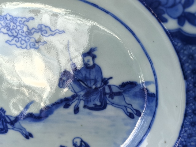 古玩陶瓷青花狩獵圖折沿盤真品鑒賞圖