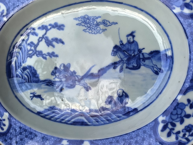 古玩陶瓷青花狩獵圖折沿盤真品鑒賞圖