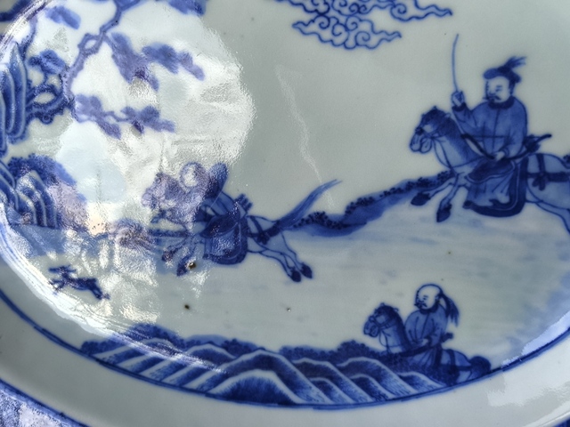 古玩陶瓷青花狩獵圖折沿盤真品鑒賞圖
