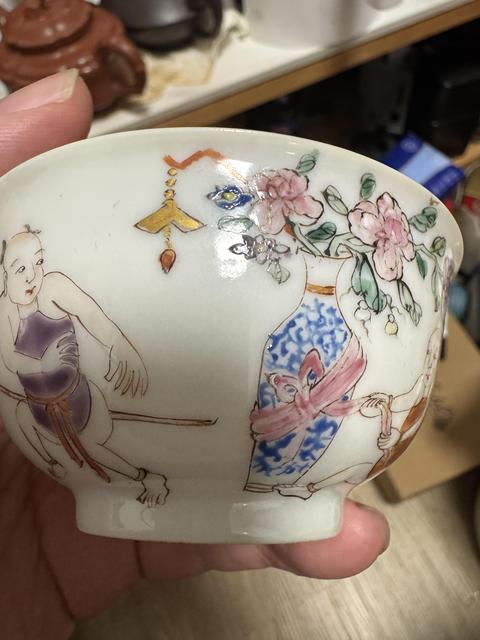 古玩陶瓷嬰戲紋粉彩杯盤真品鑒賞圖