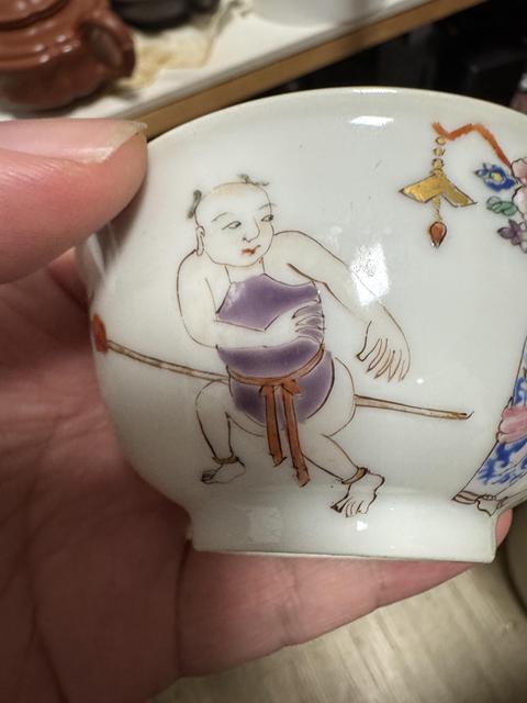 古玩陶瓷嬰戲紋粉彩杯盤真品鑒賞圖