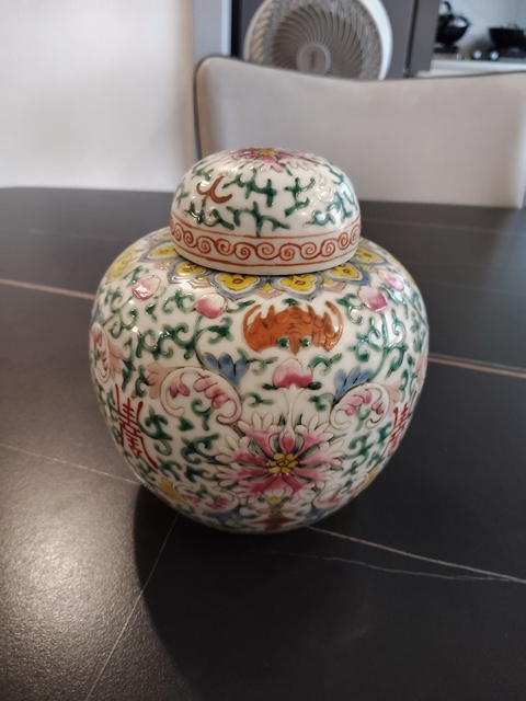 古玩陶瓷粉彩寶相花紋壽字罐真品鑒賞圖