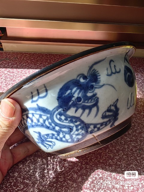 古玩陶瓷青花鐵銹釉龍紋香爐真品鑒賞圖