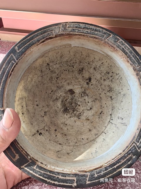 古玩陶瓷青花鐵銹釉龍紋香爐真品鑒賞圖