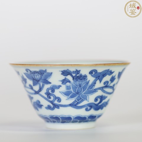 古玩陶瓷花卉紋青花杯真品鑒賞圖