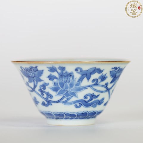 古玩陶瓷花卉紋青花杯真品鑒賞圖