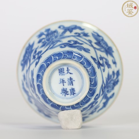 古玩陶瓷花卉紋青花杯真品鑒賞圖