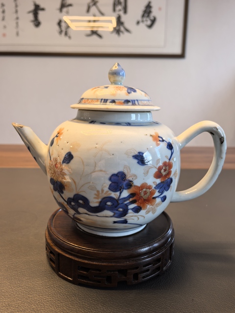 古玩陶瓷青花礬紅洞石花卉紋茶壺真品鑒賞圖