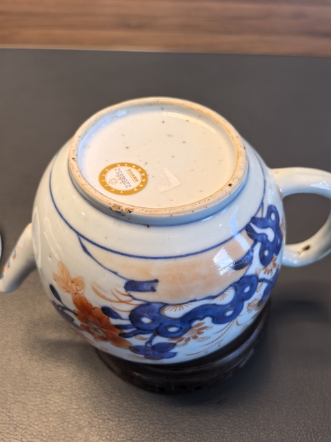 古玩陶瓷青花礬紅洞石花卉紋茶壺真品鑒賞圖