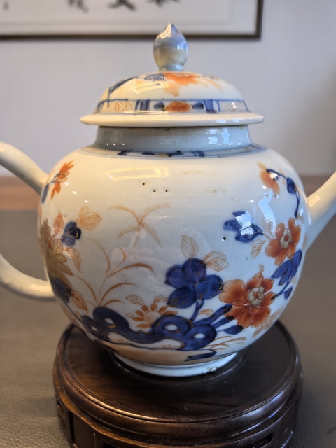 古玩陶瓷青花礬紅洞石花卉紋茶壺真品鑒賞圖