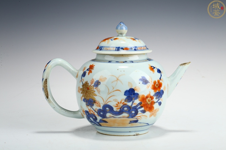 古玩陶瓷青花礬紅洞石花卉紋茶壺真品鑒賞圖