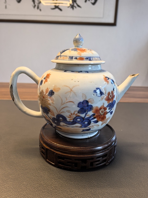 古玩陶瓷青花礬紅洞石花卉紋茶壺真品鑒賞圖